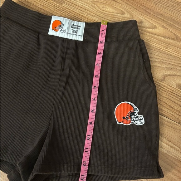 Cleveland Browns Shorts Size XS - Picture 5 of 8